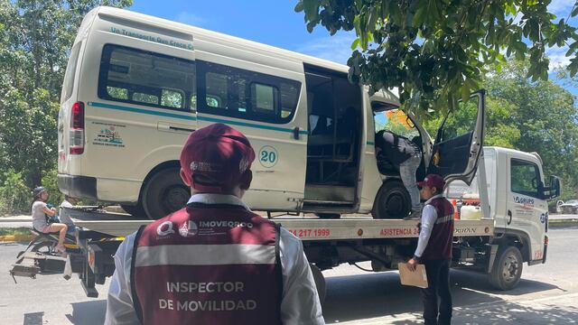 Combi que arrolló a motociclistas en Cancún