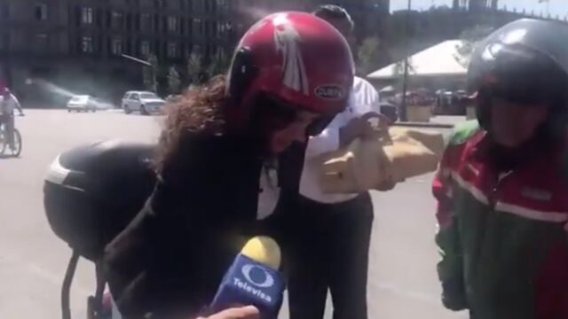 La secretaria del Trabajo, Luisa María Alcalde, se subió a la mota y arrancó en sentido contrario