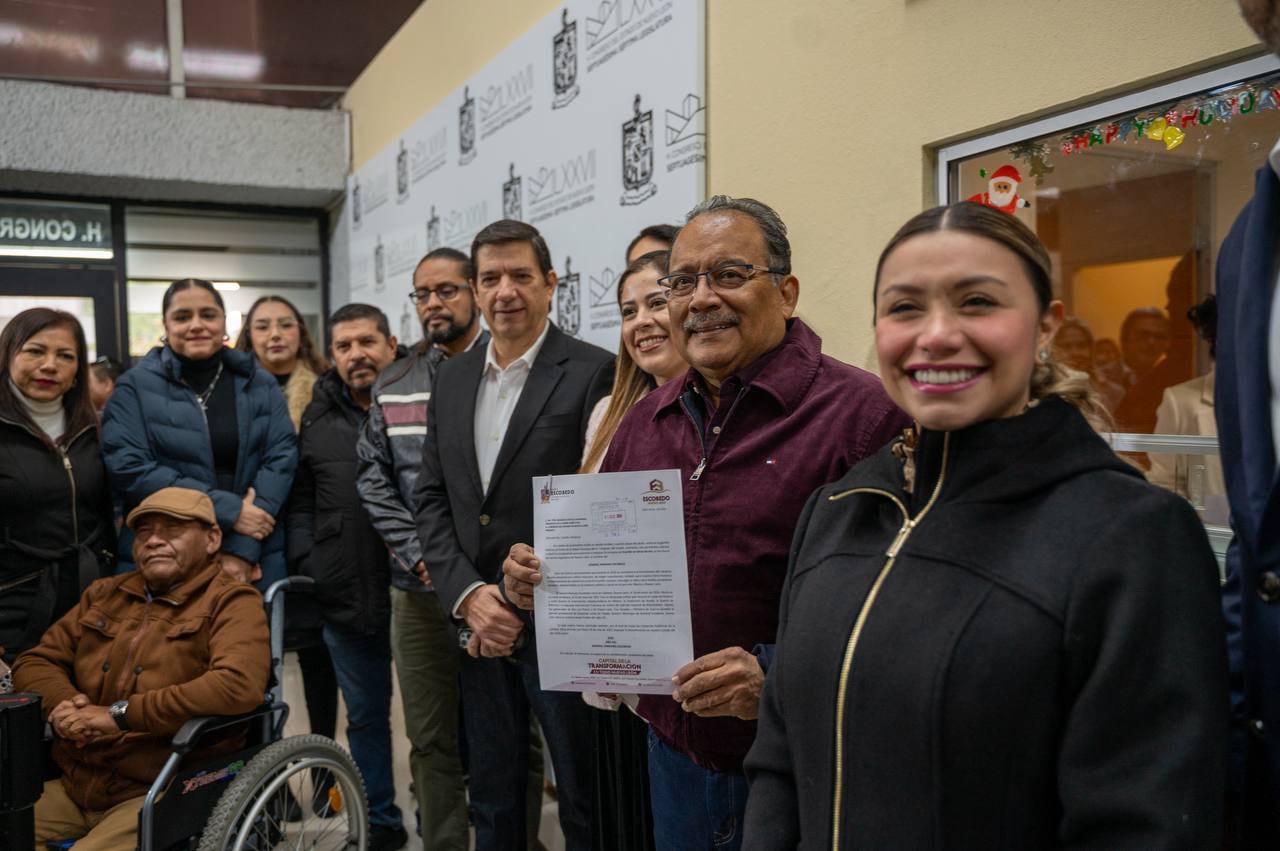 Alcalde Andrés Mijes entrega propuesta para honrar a Mariano Escobedo