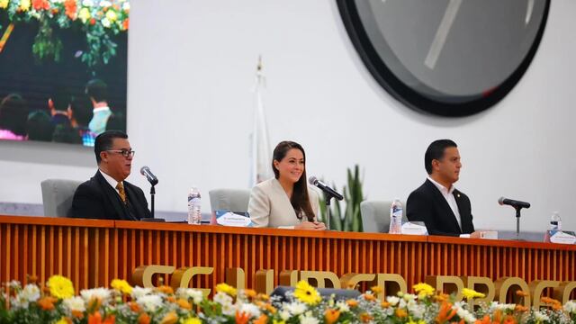 Tere Jiménez, gobernadora de Aguascalientes, inaugura foro