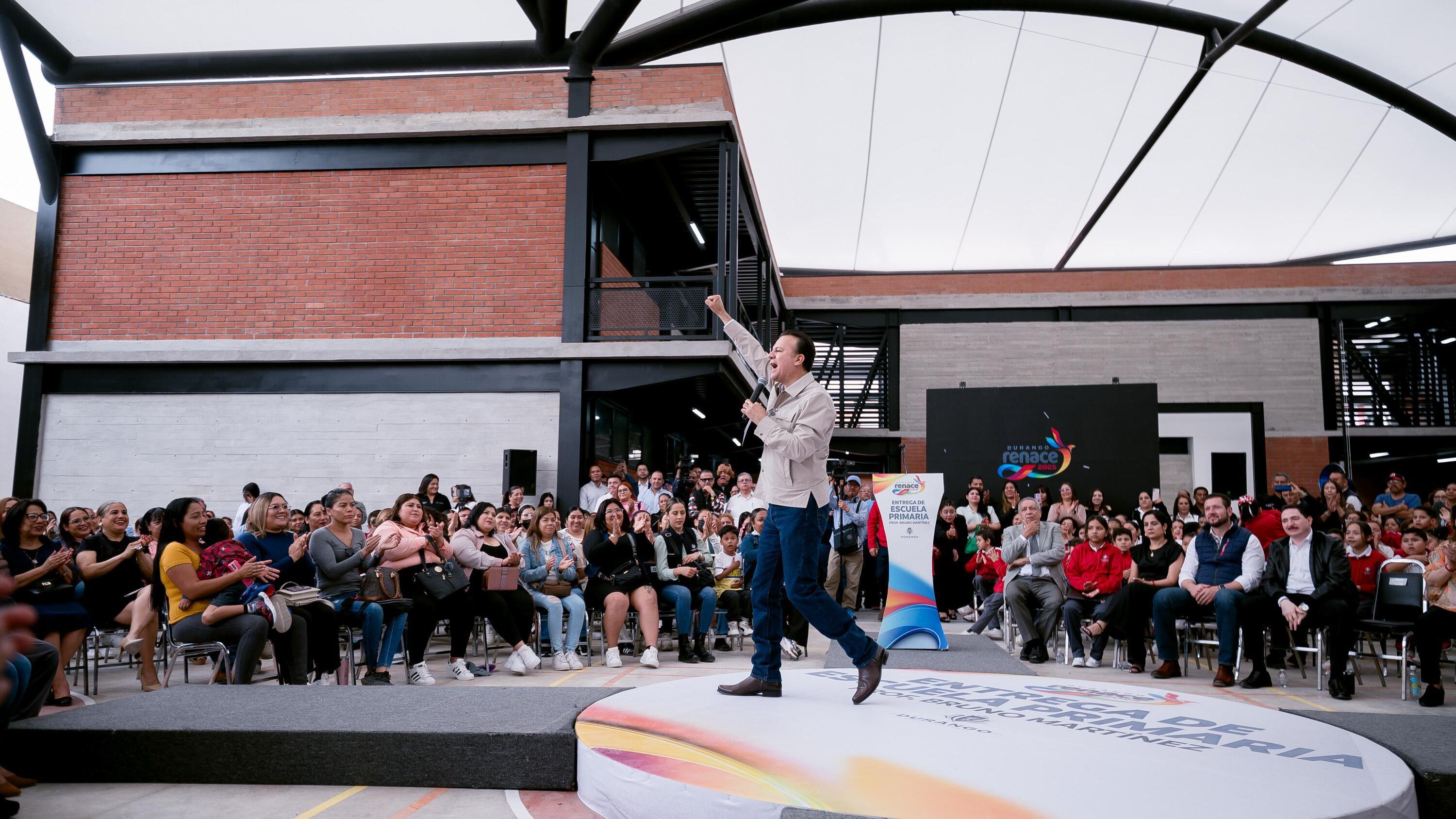 Esteban Villegas fortalece la educación en Durango con más de 100 mil estudiantes beneficiados