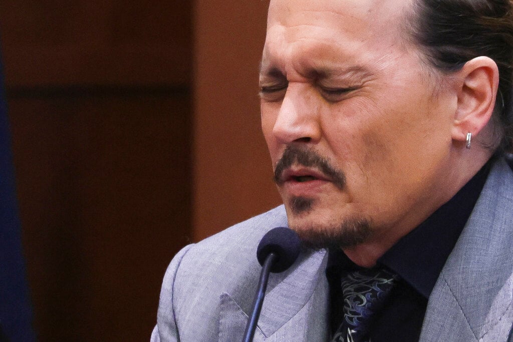 Johnny Depp hablando del excremento en su cama