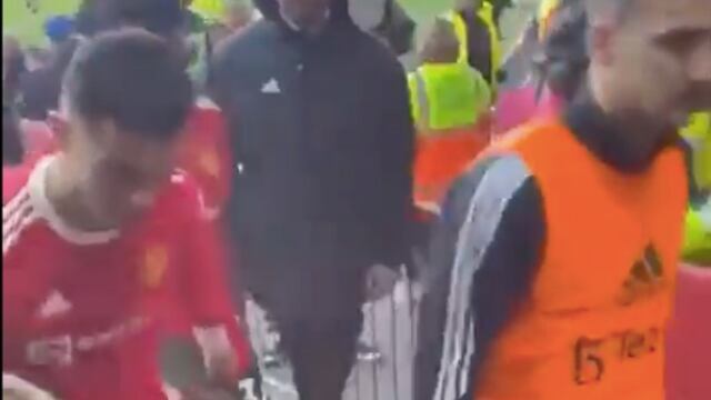 Cristiano Ronaldo rompió el celular de un fan