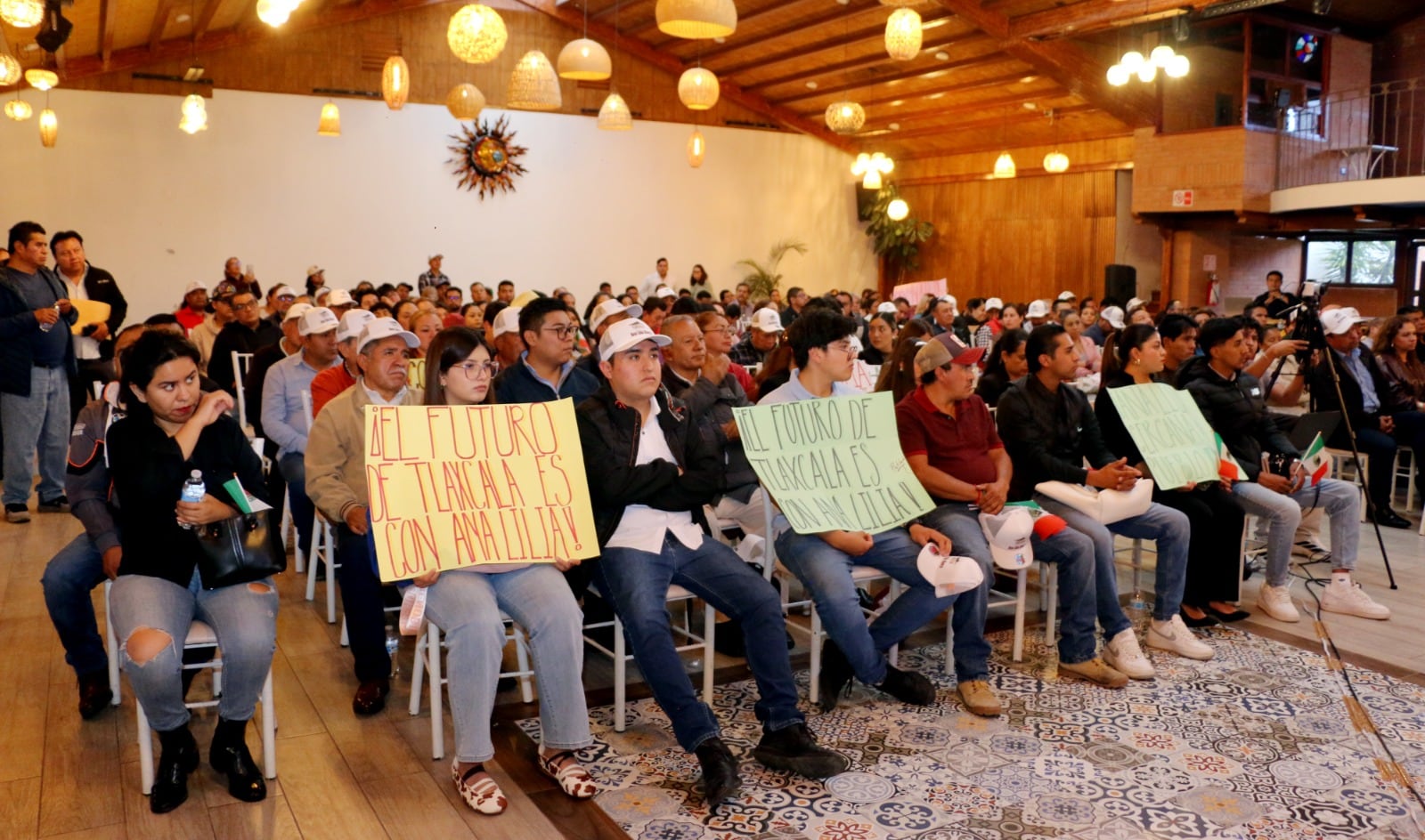 Jóvenes emprendedores respaldan a Ana Lilia Rivera.