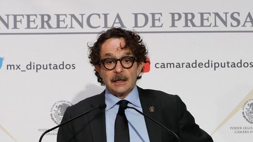 Gabriel Quadri: Lo cachan en registro de Pensión de Adultos Mayores; Claudia Sheinbaum le manda mensaje