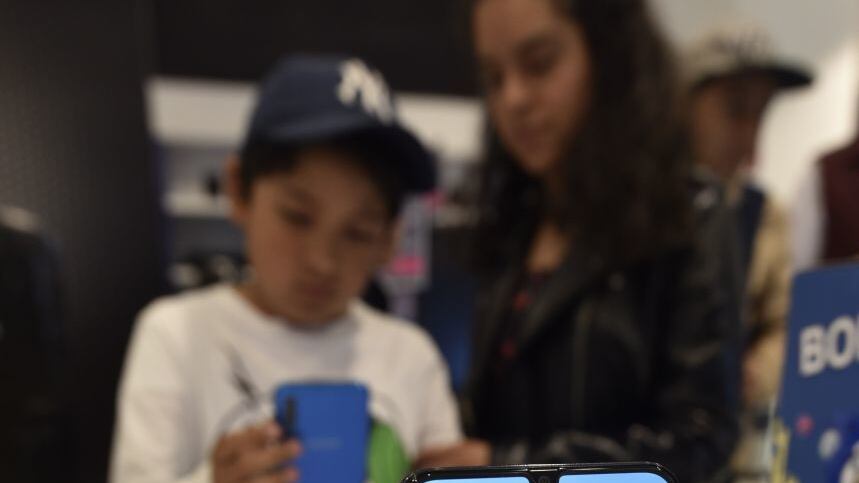 Padrón Nacional de Usuarios de Telefonía Móvil es aprobado por el Senado; pedirán datos biométricos