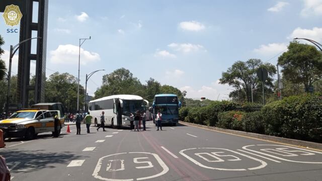Manifestantes cierran la circulación en Paseo de la Reforma