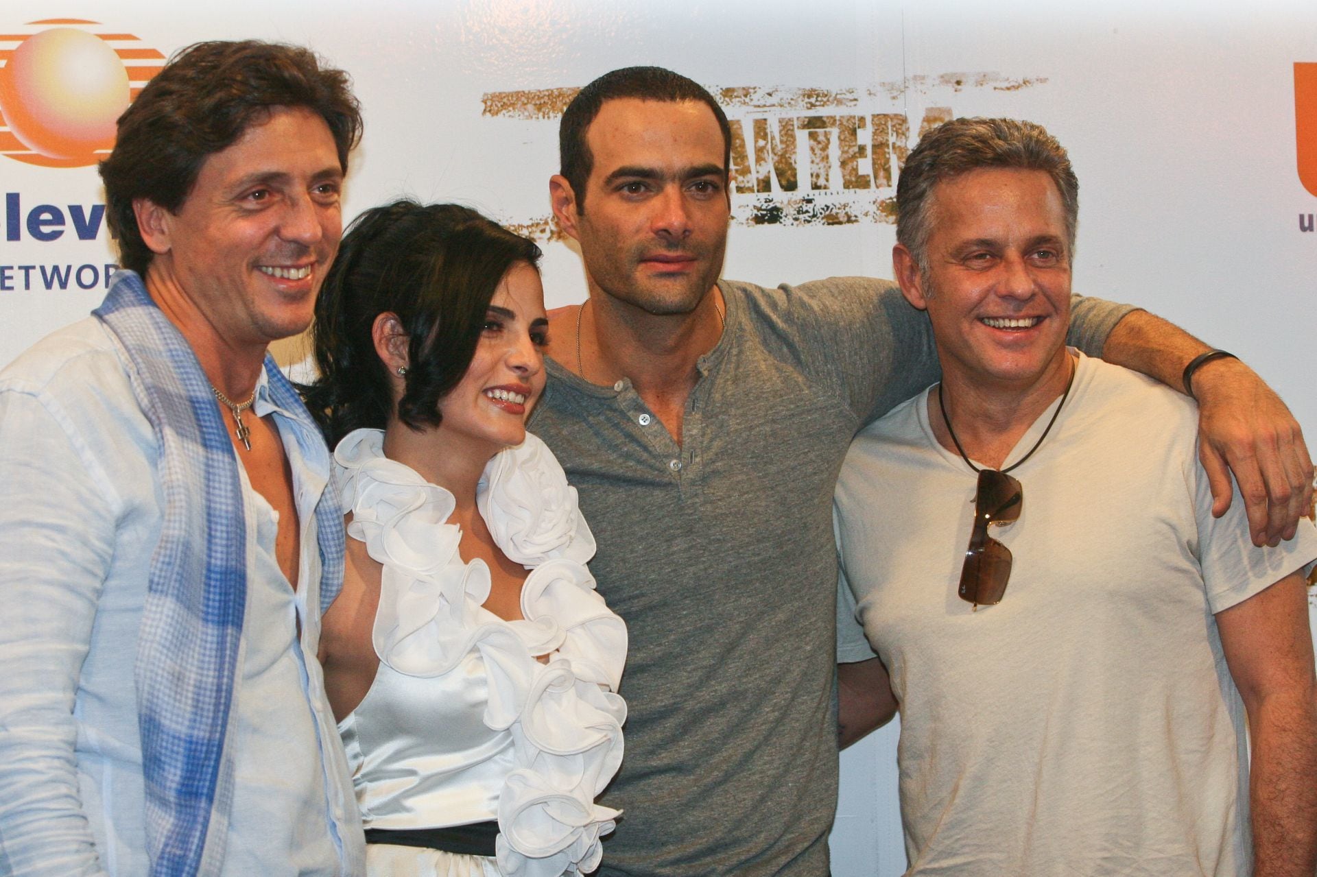Ximena Herrera, Luis Roberto Guzmán y Alexis Ayala, durante la presentación de El Pantera.