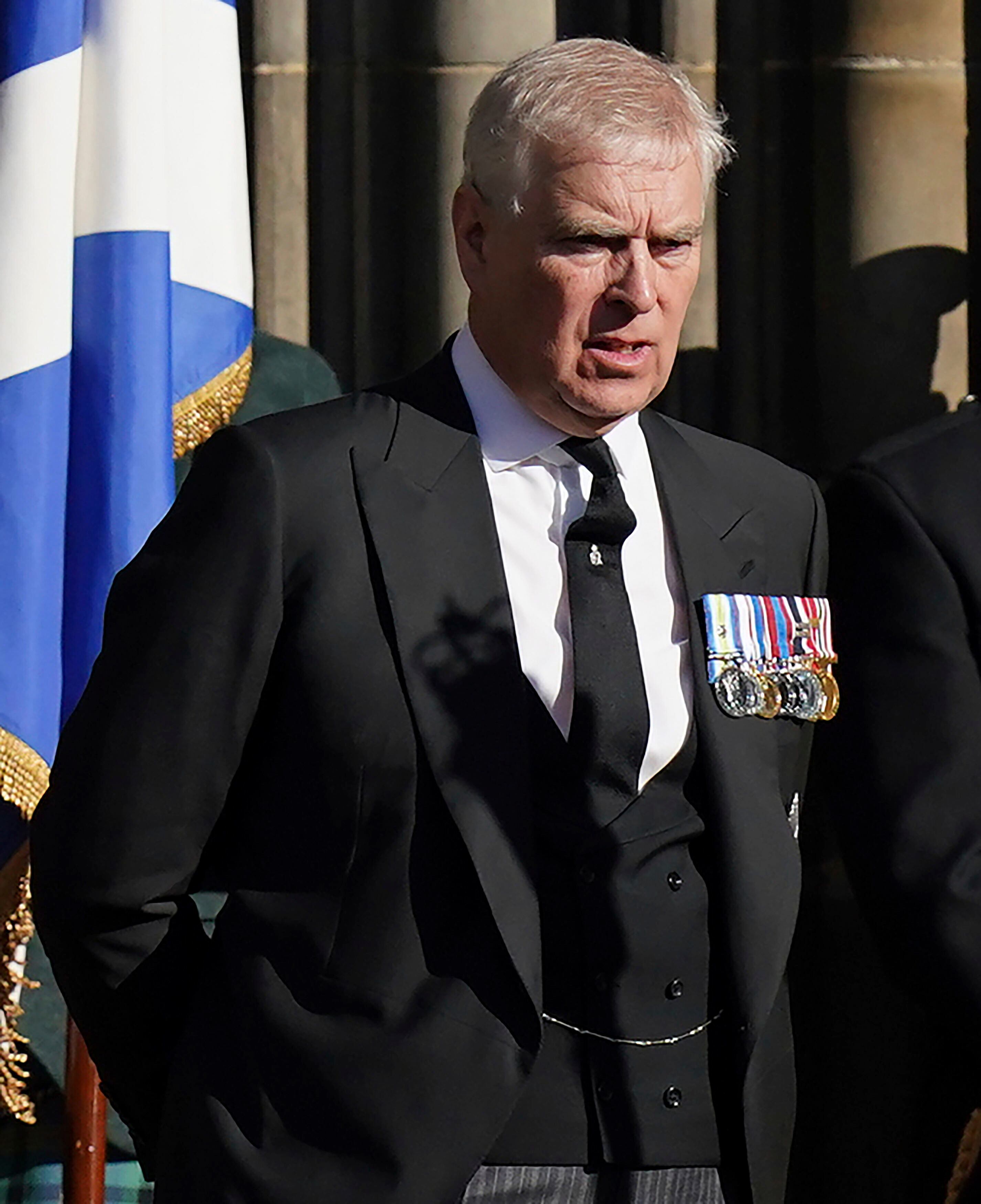 El príncipe Andrés fue abuecheado durante el funeral de la reina Isabel II