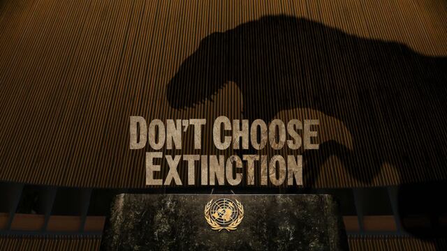 Dinosaurio advierte a la ONU sobre la extinción