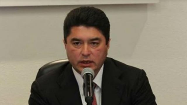 Félix González Canto al filo de un precipicio