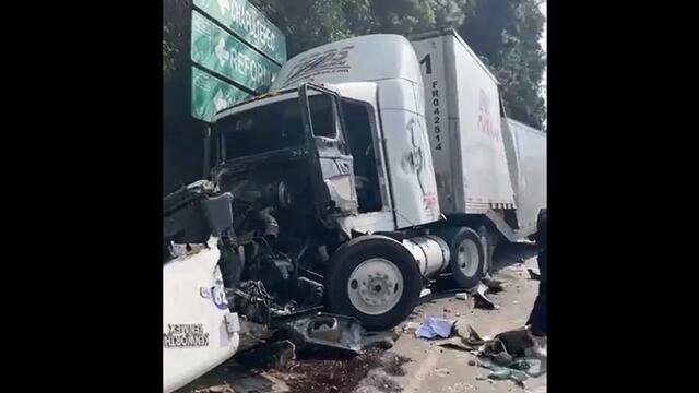 Tráiler impacta a cuatro autos en autopista México-La Marquesa.