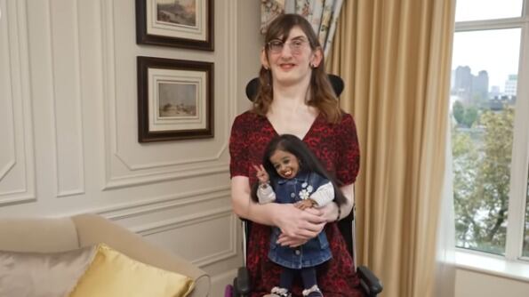 Rumeysa Gelgi, la mujer más alta del mundo, conoce a la mujer más pequeña del mundo en el Día Mundial de los Record Guinness