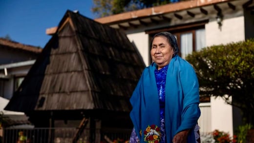 Alfredo Ramírez Bedolla celebra el reconocimiento nacional a Juana Bravo por su legado en la cocina y el arte textil