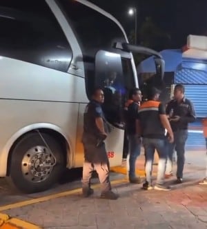 Autobús de la UAEM se desvía y genera preocupación