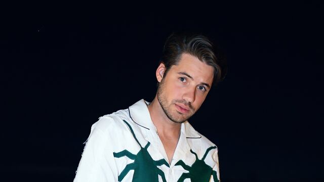 William Valdés, conductor.