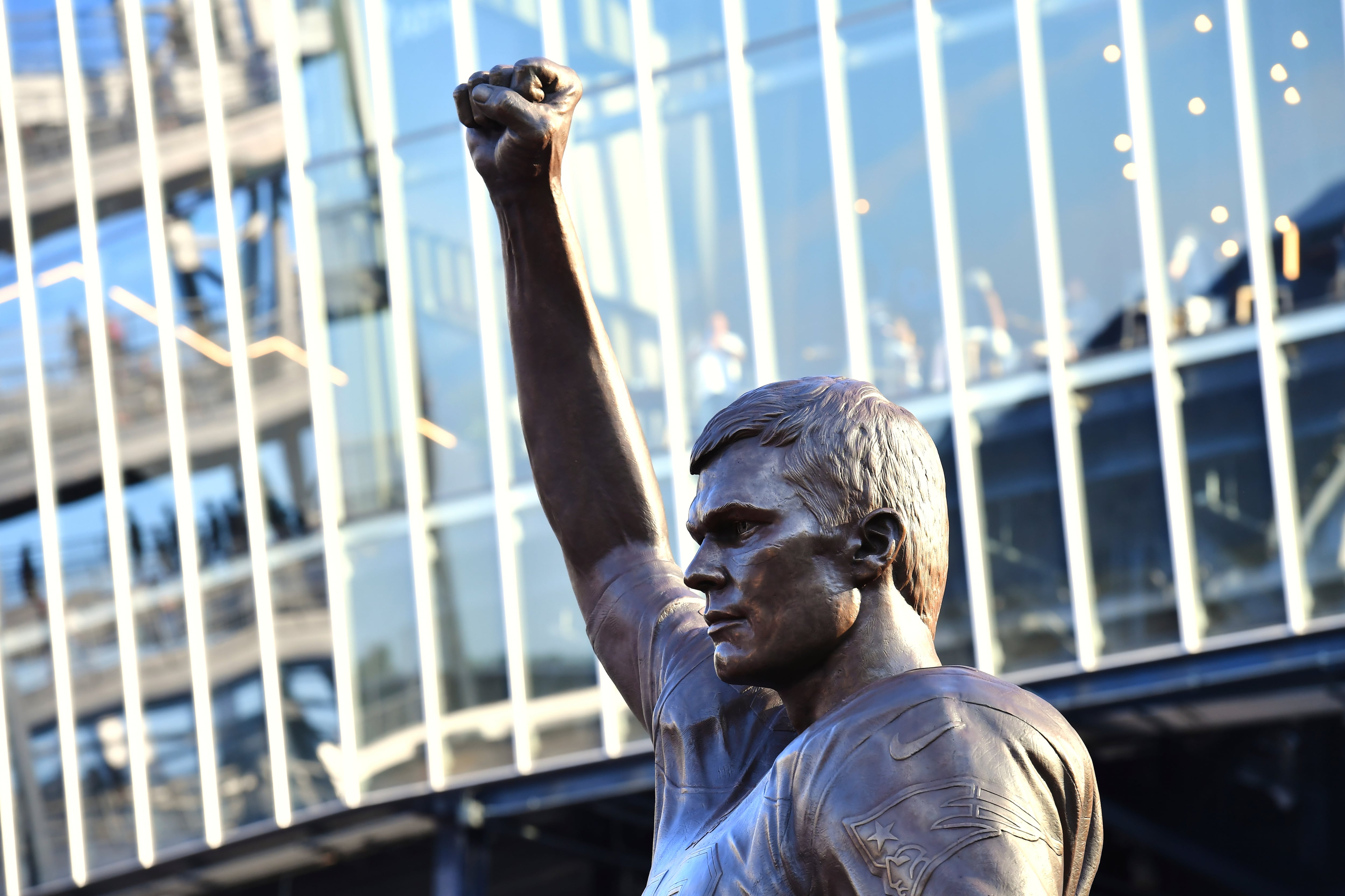 NFL: La increíble estatua que Patriots dedica a Tom Brady en el Gillette Stadium