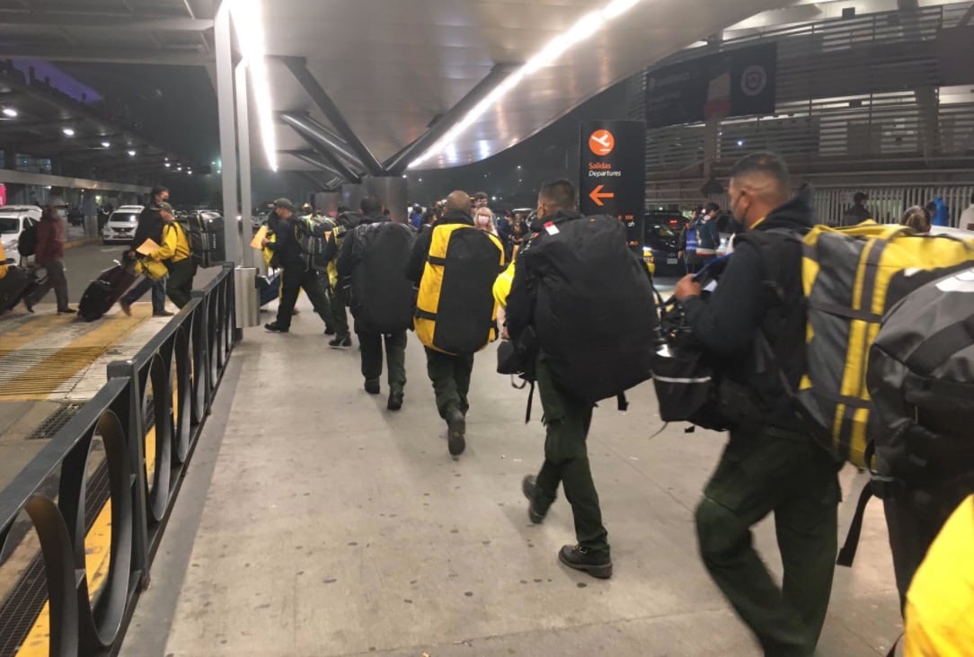 Bomberos mexicanos ayudan en Canadá/Conafor