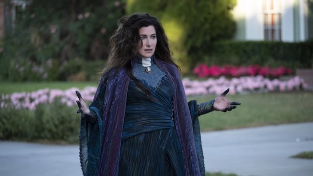 Kathryn Hann como Agatha Harkness en 'WandaVision'