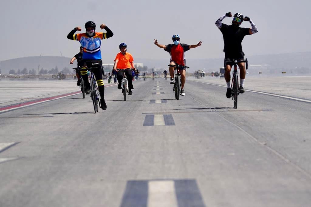 Ciclistas disfrutando del paseo dominical en Santa Lucía