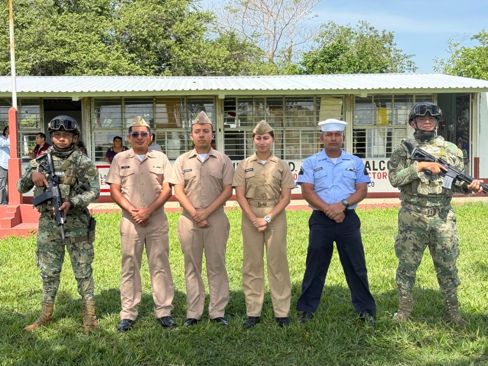 Brigadas de salud de Tabasco atienden a comunidades de Jonuta por el río Usumacinta.
