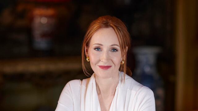 El comentario transfóbico de J.K. Rowling que exhibe la ideología de la autora de Harry Potter