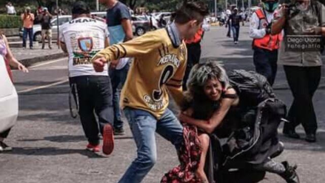 Los grupos de estudiantes patrocinados por cúpulas de poder dentro y fuera de la universidad, han existido desde siempre; ya sean grupos de choque (porros) o de tendencias políticas de izquierda, estos han sido permanentemente cobijados por autoridades universitarias y/o militantes de partidos políticos.