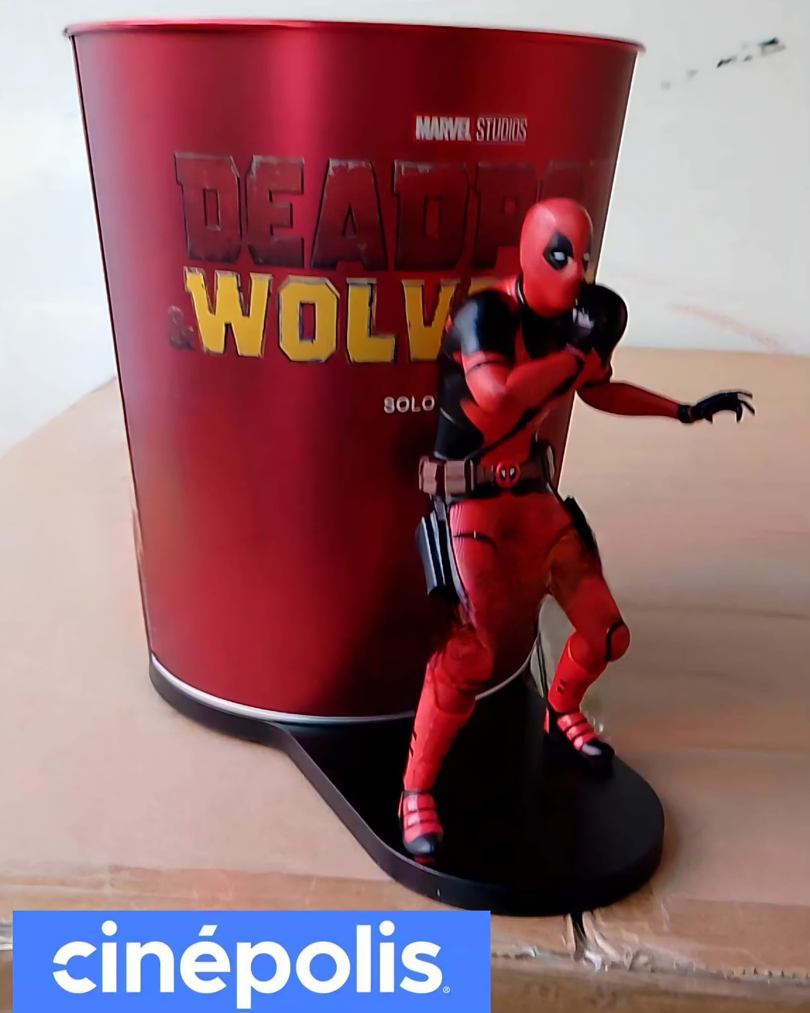 Esta es la palomera de Deadpool y Wolverine y llavero que venderá Cinépolis