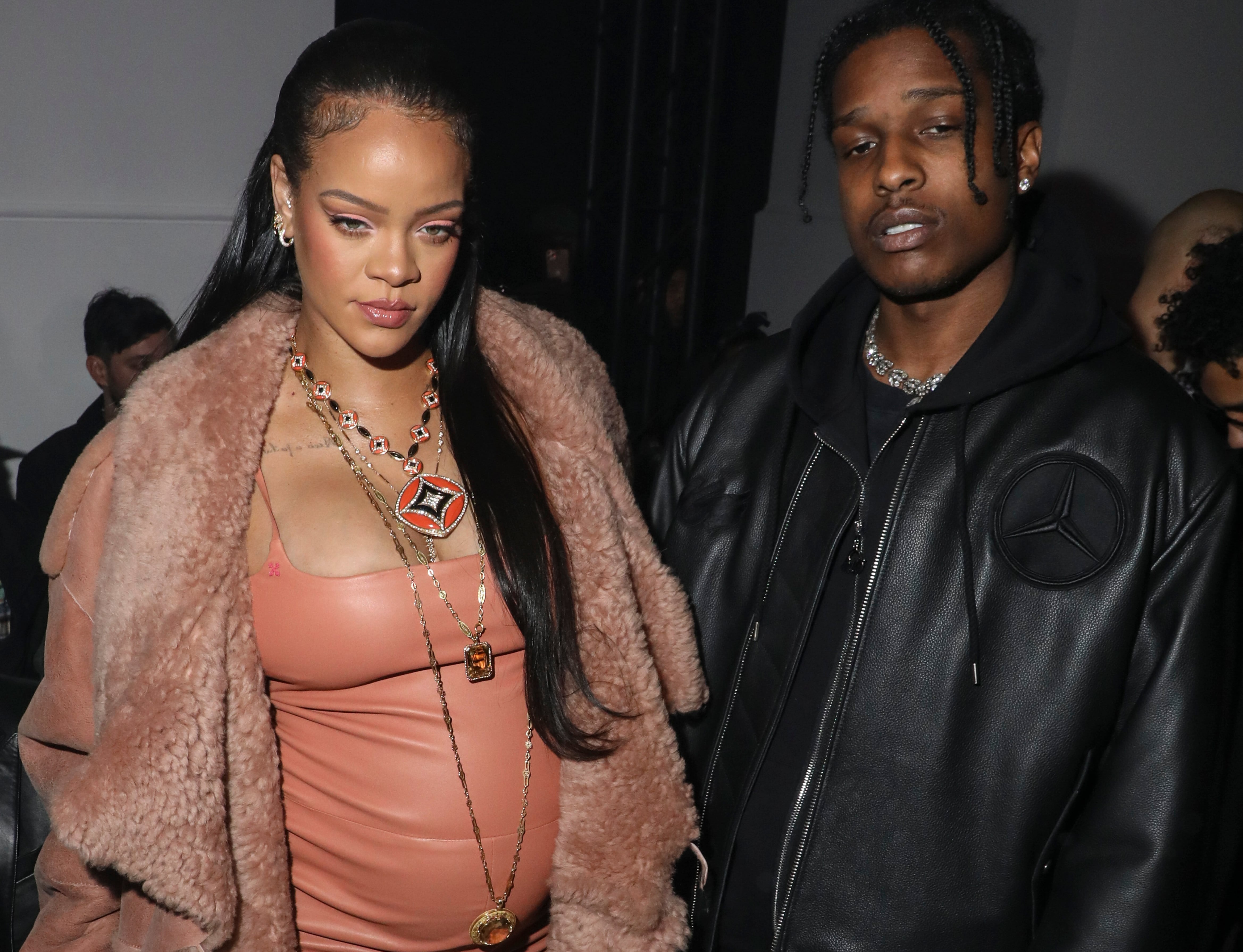 Rihanna embarazada, ASAP Rocky y su bebé protagonizan la portada de Vogue