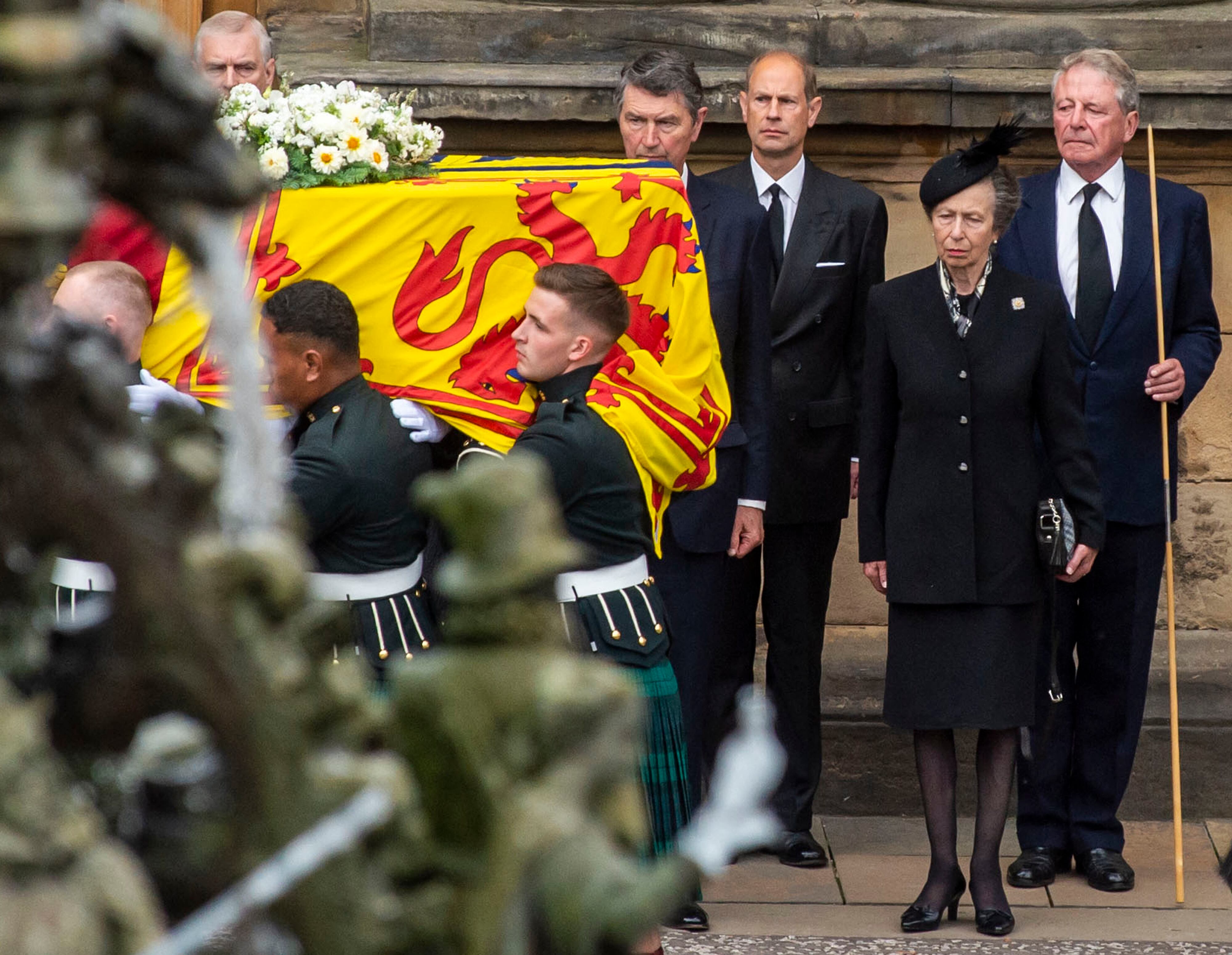 Hermanos de Carlos III en la procesión fúnebre de la reina Isabel II/AFP