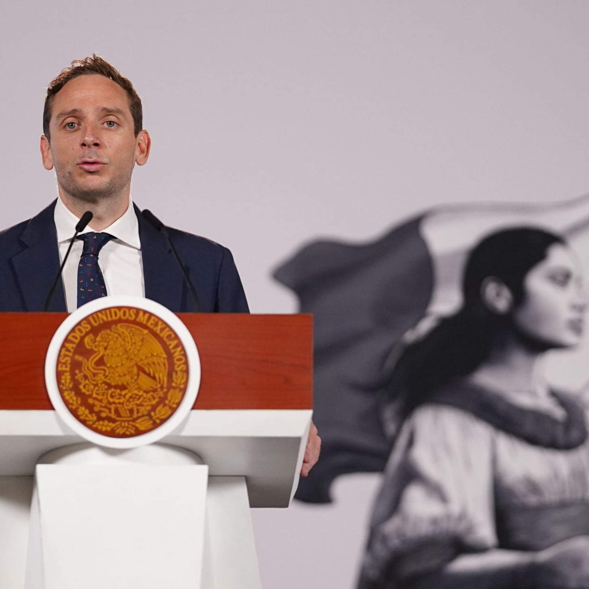 Eduardo Clark anuncia nuevo etiquetado para identificar medicamentos robados