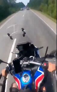 Motociclista choca y pierde parte del pie