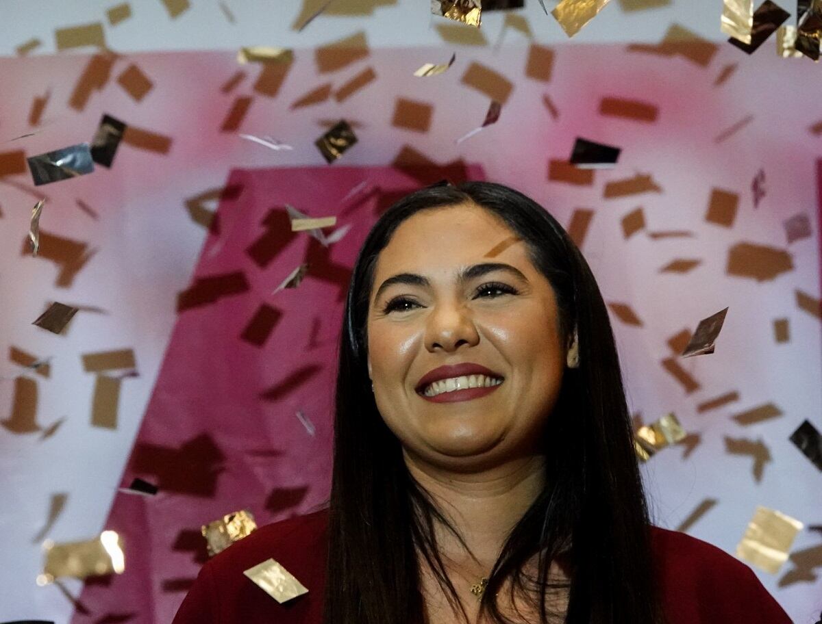Indira Vizcaíno se declara ganadora en Colima