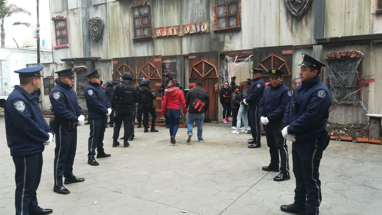 En el operativo participan 60 elementos de policía auxiliar, divididos en dos grupos, uno de 40 elementos a pie tierra y otro con 20 elementos divididos en 2 grupos especiales.