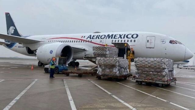 Avión con insumos médicos