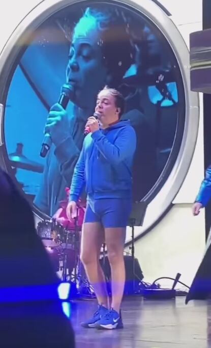 Cristian Castro se desviste en concierto con Miranda