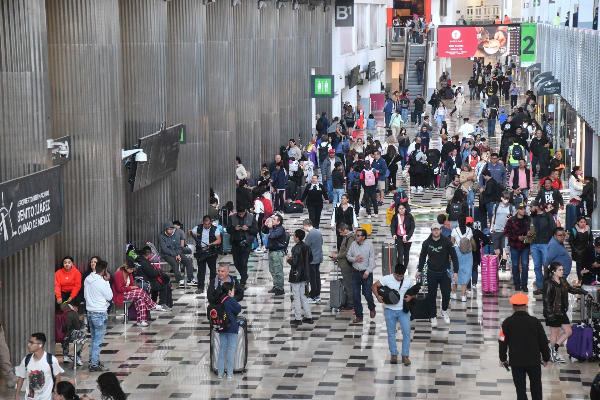 Usuarios de la Terminal 1 del Aeropuerto Internacional de la Ciudad de México