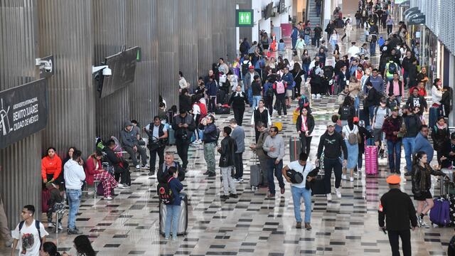Usuarios de la Terminal 1 del Aeropuerto Internacional de la Ciudad de México