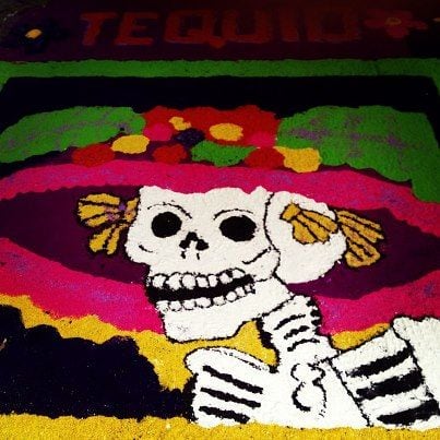 Tapete de aserrín para Día de Muertos