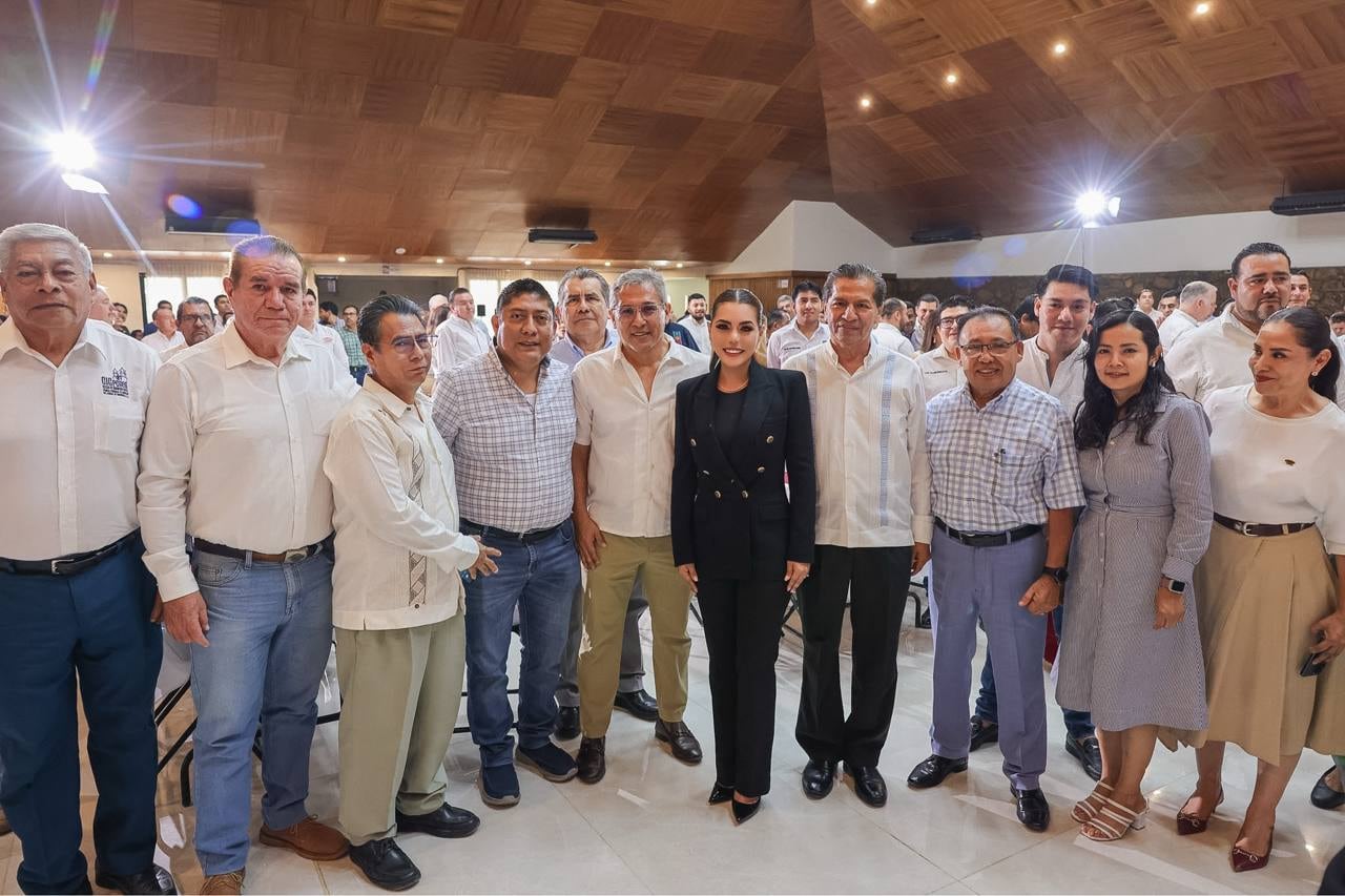 Evelyn Salgado fortalece desarrollo sustentable y construcción en Guerrero.