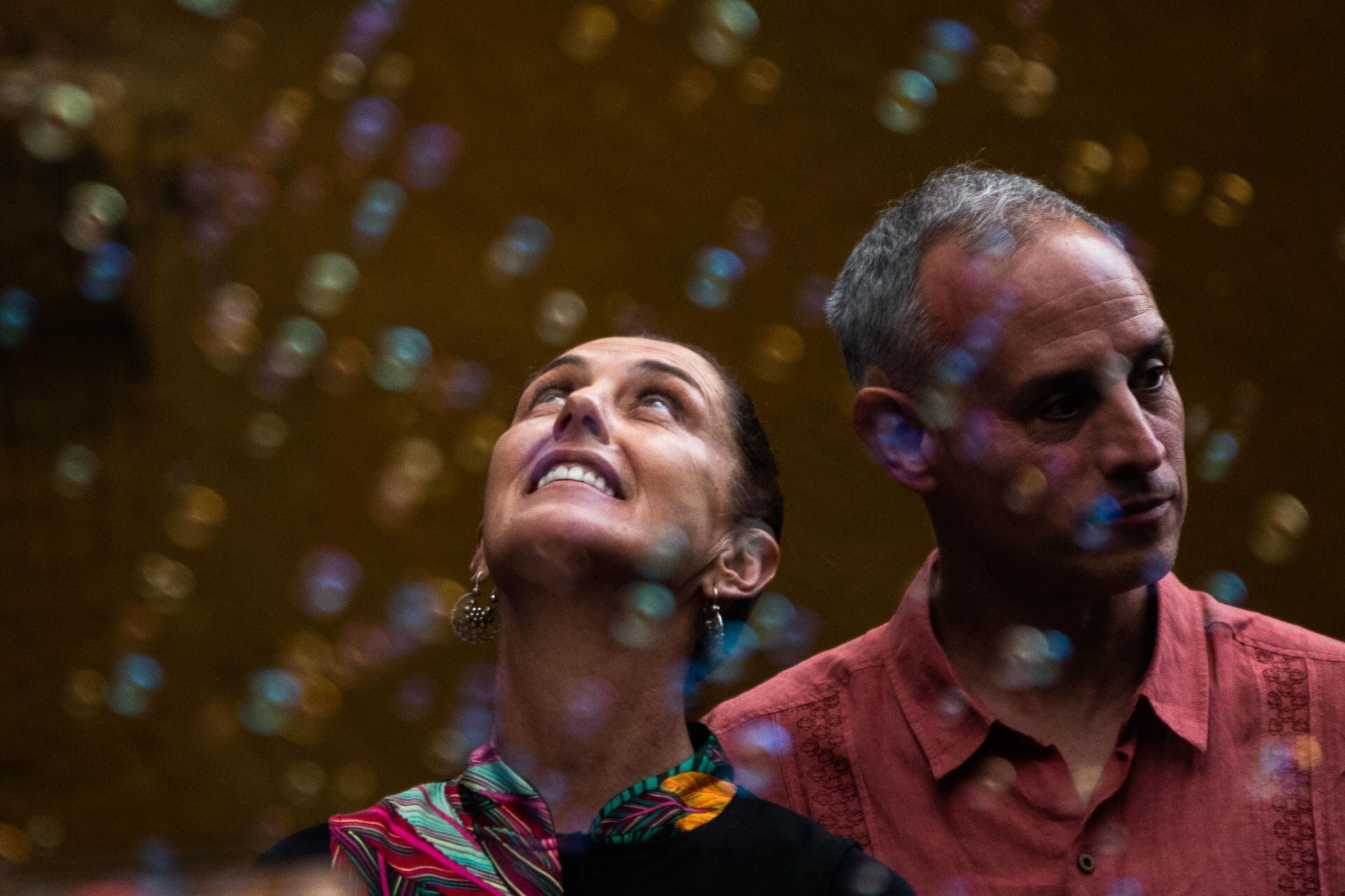 Las precandidatas a la presidencia de la República y a la jefatura de gobierno, Claudia Sheinbaum y Clara Brugada encabezaron un encuentro con jóvenes