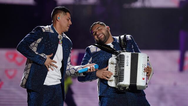 Grupo Firme en concierto