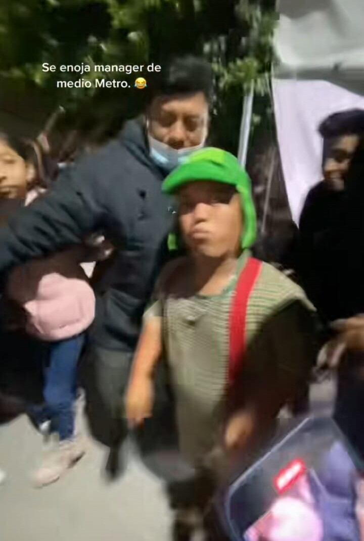 Medio Metro es defendido por su mánager cuando le gritan "traidor"