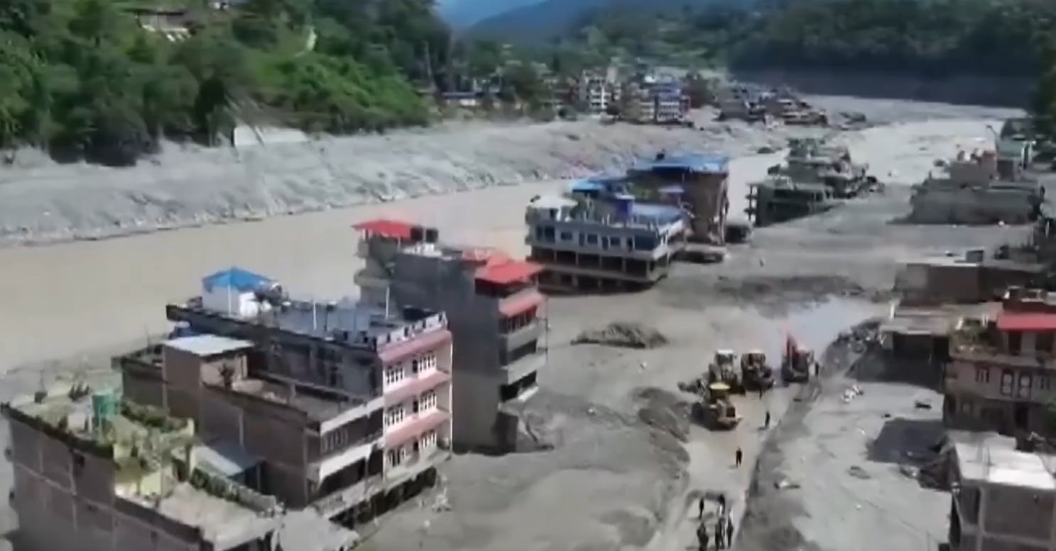 Lago recién formado en la frontera Nepal-China aumenta el temor a nuevas inundaciones