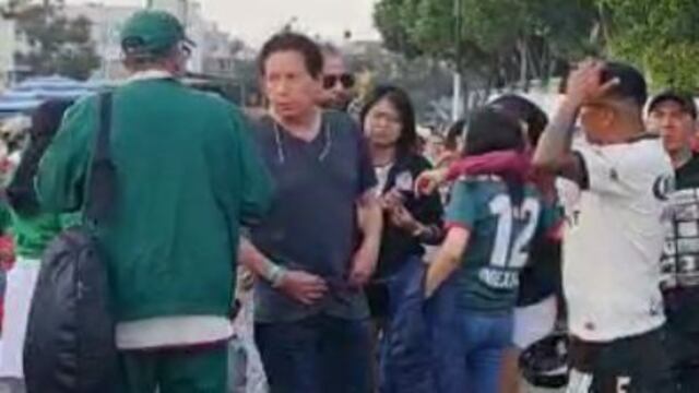 Caramelo se vistió de civil para el México vs Jamaica.