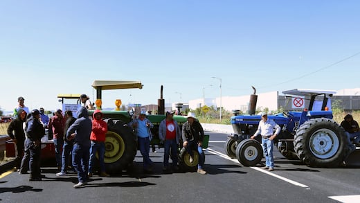 Agricultores de Guanajuato bloquean planta por disputa del precio del maíz