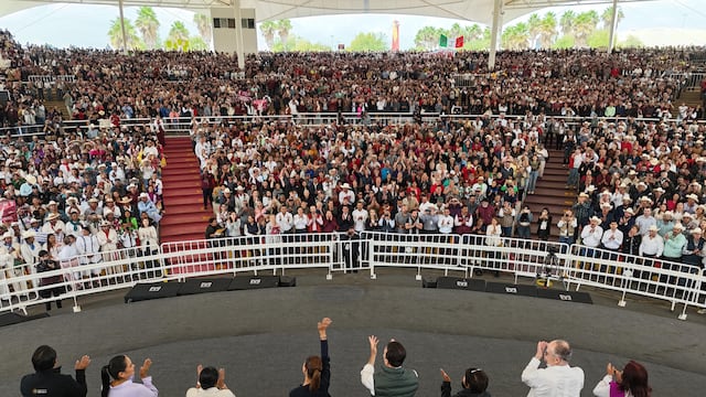 Ovación de pie para Claudia Sheinbaum.