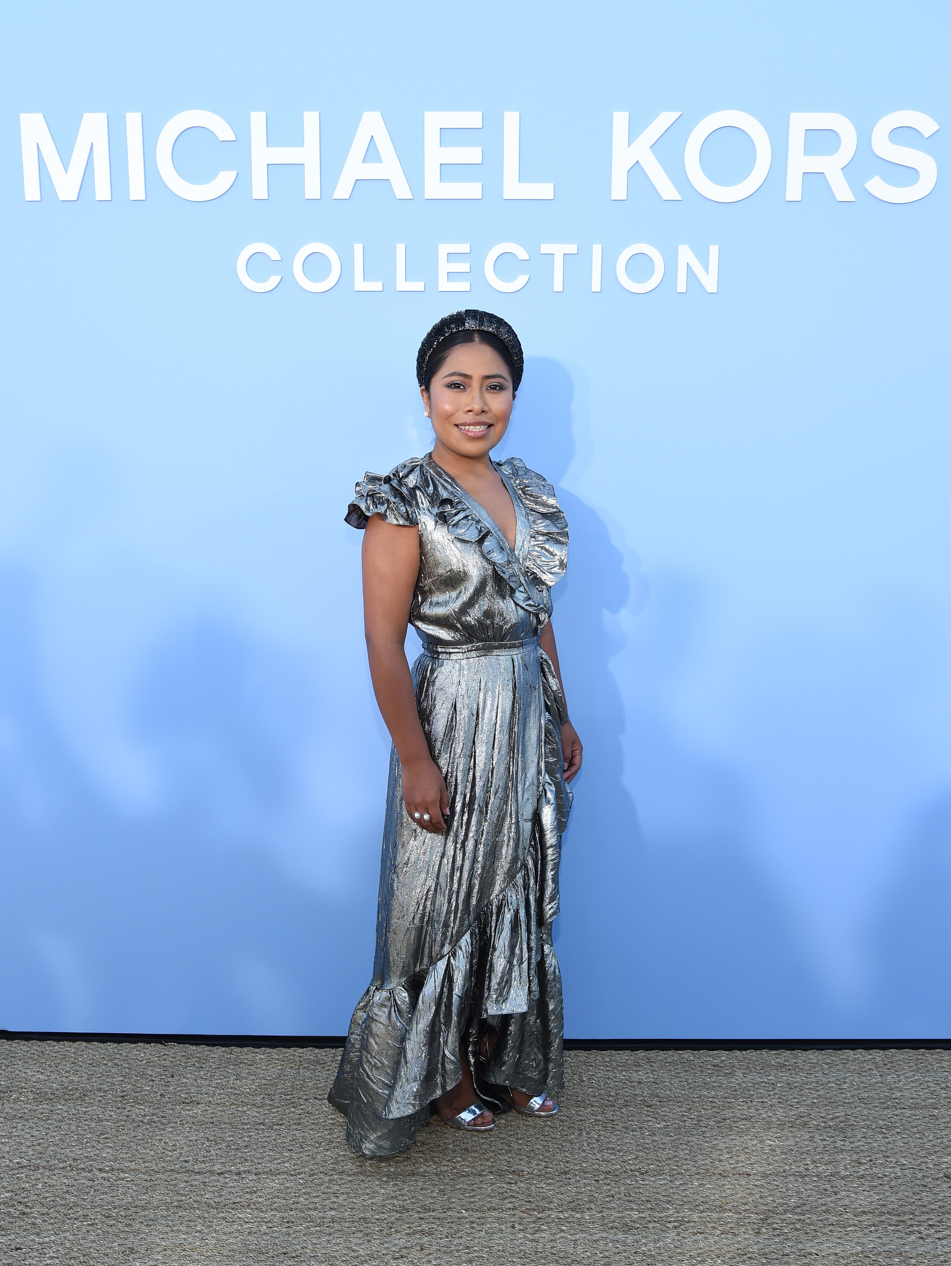 Yalitza Aparicio posa en el backstage durante el desfile de Michael Kors Collection Spring 2020 Runway Show.