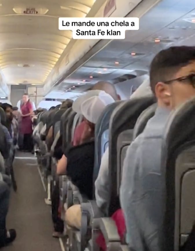 Santa Fe Klan en un avión