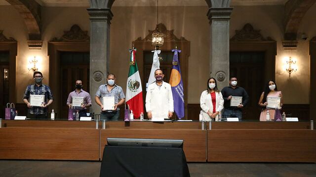 Reconocen a donadores de plasma.